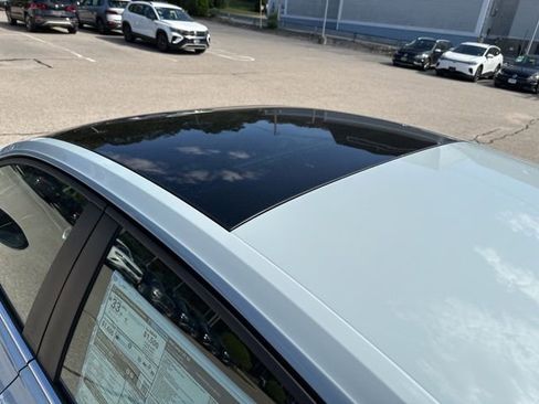 New 2025 Volkswagen Jetta SE image 9