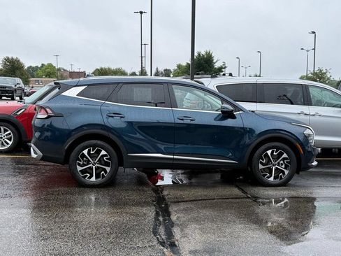 Used 2025 Kia Sportage EX AWD/4WD image 2