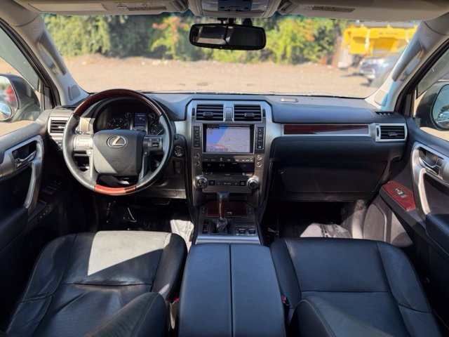 Used 2015 Lexus GX 460 w/ Premium Package AWD/4WD image 18
