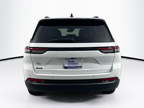 Used 2023 Jeep Grand Cherokee Altitude AWD/4WD image 6