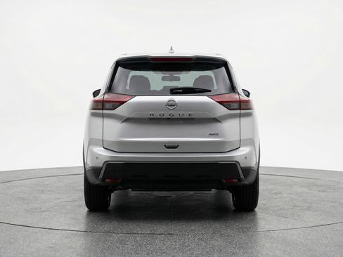 Used 2025 Nissan Rogue SV image 7