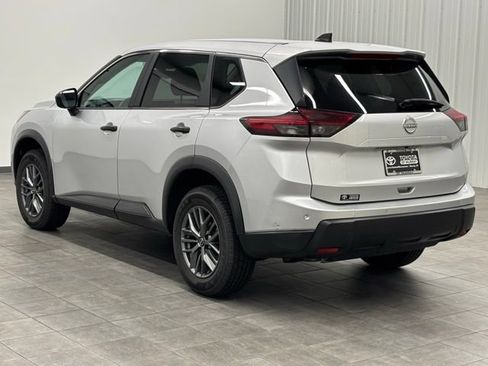 Used 2024 Nissan Rogue S FWD image 4