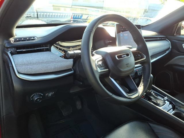Used 2024 Jeep Compass Latitude AWD/4WD image 14