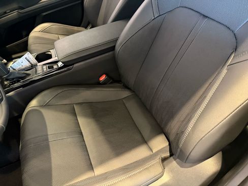 New 2025 Toyota Camry Hybrid FWD image 11