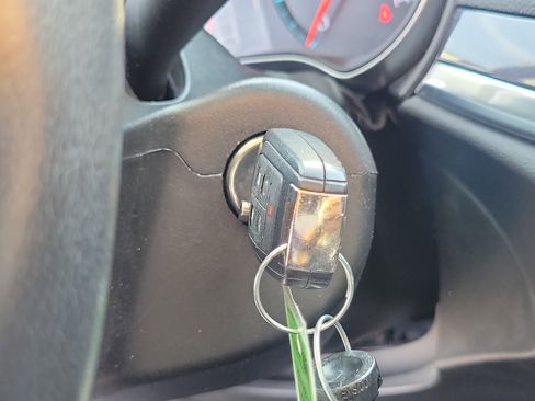 Used 2016 Chevrolet Impala LT w/ Convenience Package image 31