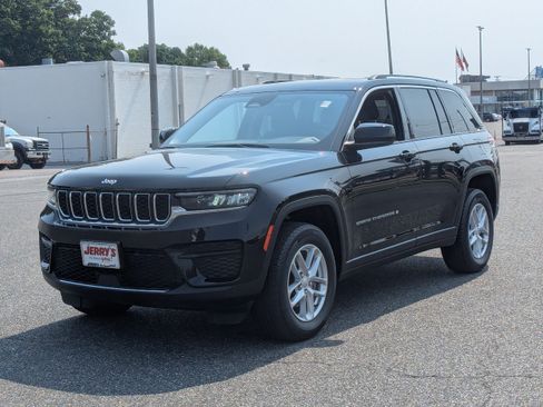 Used 2023 Jeep Grand Cherokee Laredo AWD/4WD image 4
