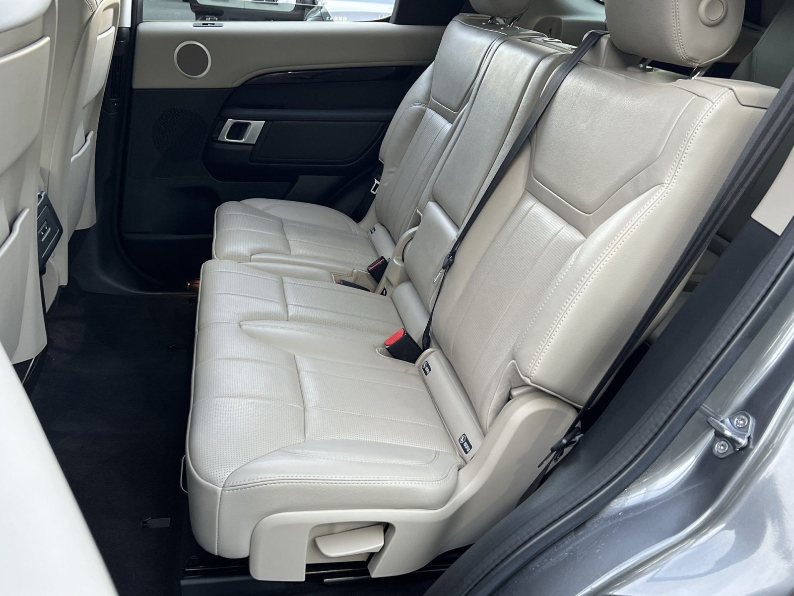 Used 2019 Land Rover Discovery SE AWD/4WD image 30
