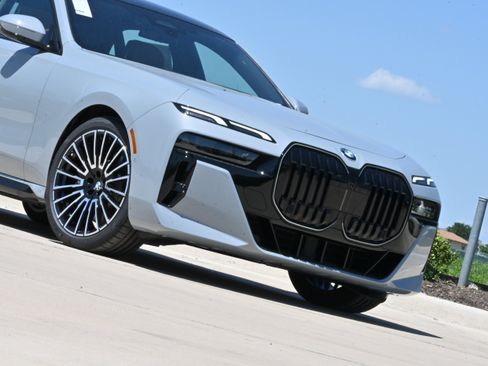 New 2026 BMW 740i xDrive AWD/4WD image 30
