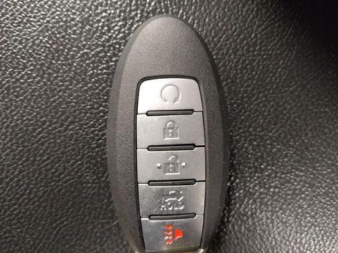 Used 2020 Nissan Kicks SV FWD image 32