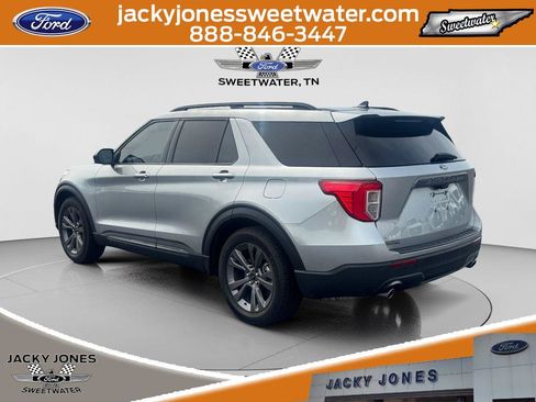 Used 2023 Ford Explorer XLT w/ Equipment Group 202A RWD image 3