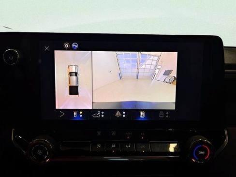 Certified 2024 Chevrolet Colorado Trail Boss w/ Technology Package AWD/4WD image 18