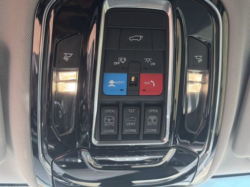 Used 2022 Jeep Grand Cherokee L Overland w/ Luxury Tech Group IV AWD/4WD image 34