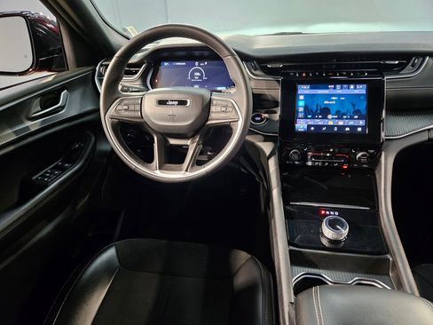 Used 2024 Jeep Grand Cherokee Altitude image 9