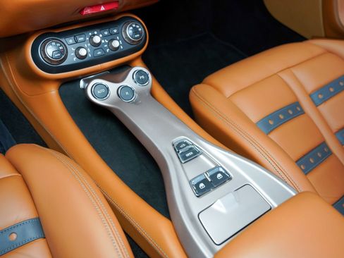 Used 2014 Ferrari California RWD image 40