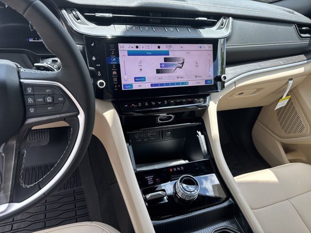 New 2026 Jeep Grand Cherokee L Limited w/ Limited Altitude Package AWD/4WD image 25