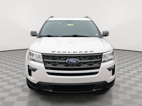 Used 2018 Ford Explorer XLT w/ Equipment Group 202A image 2