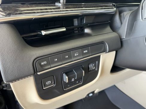 Used 2023 Cadillac Escalade Premium Luxury w/ Performance Package AWD/4WD image 20