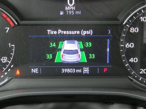 Used 2023 Cadillac XT6 Luxury image 28