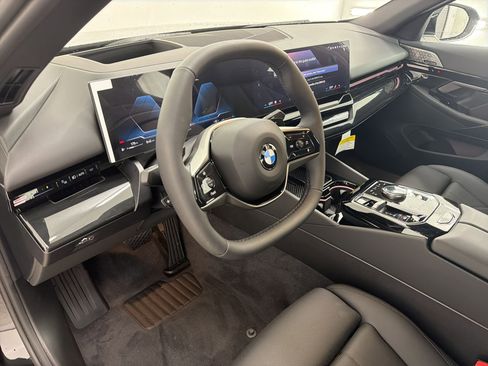 New 2026 BMW 530i RWD image 4