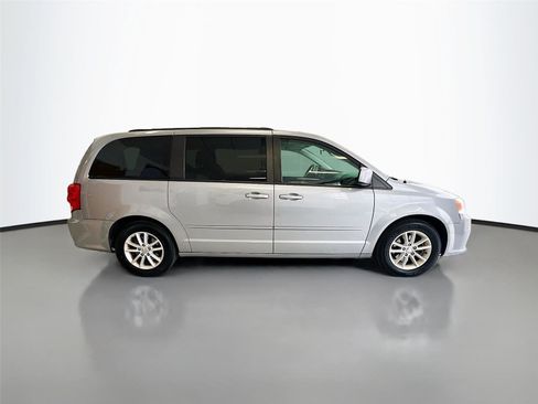 Used 2015 Dodge Grand Caravan SXT image 15