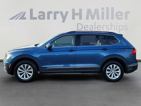Used 2018 Volkswagen Tiguan SE w/ Panoramic Sunroof Package image 3