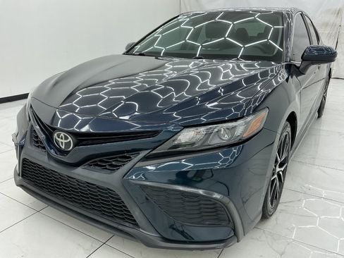 Used 2021 Toyota Camry SE FWD image 1