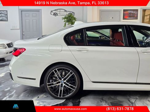 Used 2021 BMW 750i xDrive w/ Executive Package AWD/4WD image 14