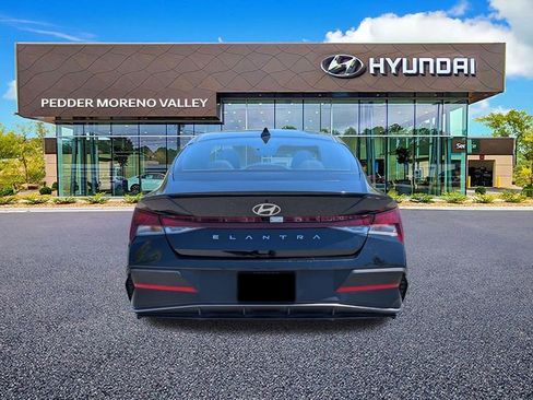 Certified 2025 Hyundai Elantra Sport FWD image 4