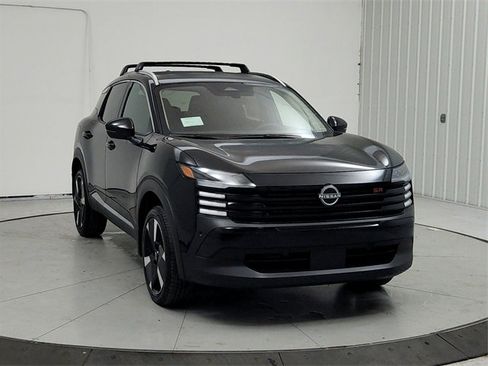 New 2026 Nissan Kicks SR image 2