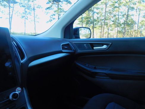 Used 2022 Ford Edge SE w/ Black Appearance Package image 17