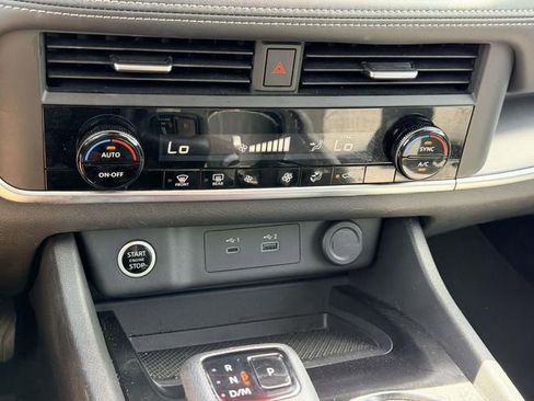 Used 2023 Nissan Rogue SV image 21