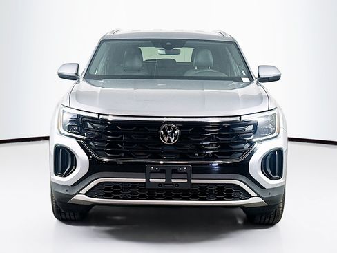 Used 2025 Volkswagen Atlas Cross Sport SE FWD image 2