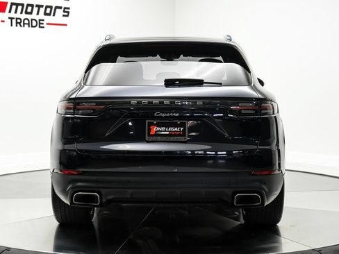 Used 2023 Porsche Cayenne w/ Premium Package AWD/4WD image 12