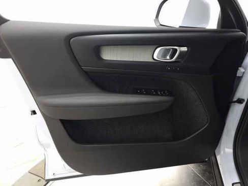 Certified 2025 Volvo XC40 B5 Core image 15