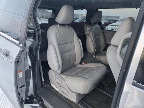 Used 2018 Toyota Sienna XLE image 12
