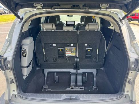 Used 2025 Toyota Sienna XLE image 9
