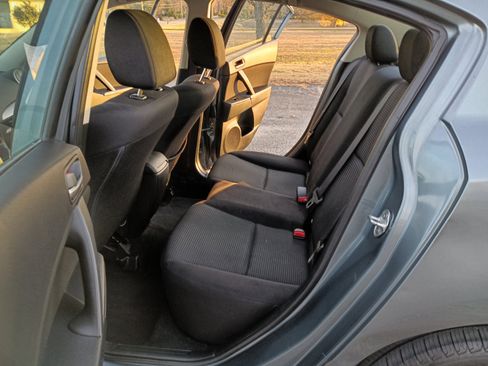 Used 2013 MAZDA MAZDA3 i SV w/ Convenience Pkg image 12