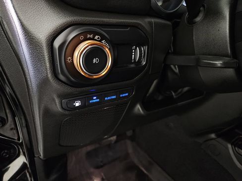 Used 2023 Jeep Wrangler Unlimited Sahara AWD/4WD image 22