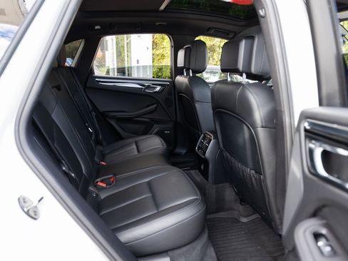 Used 2018 Porsche Macan Sport Edition image 25