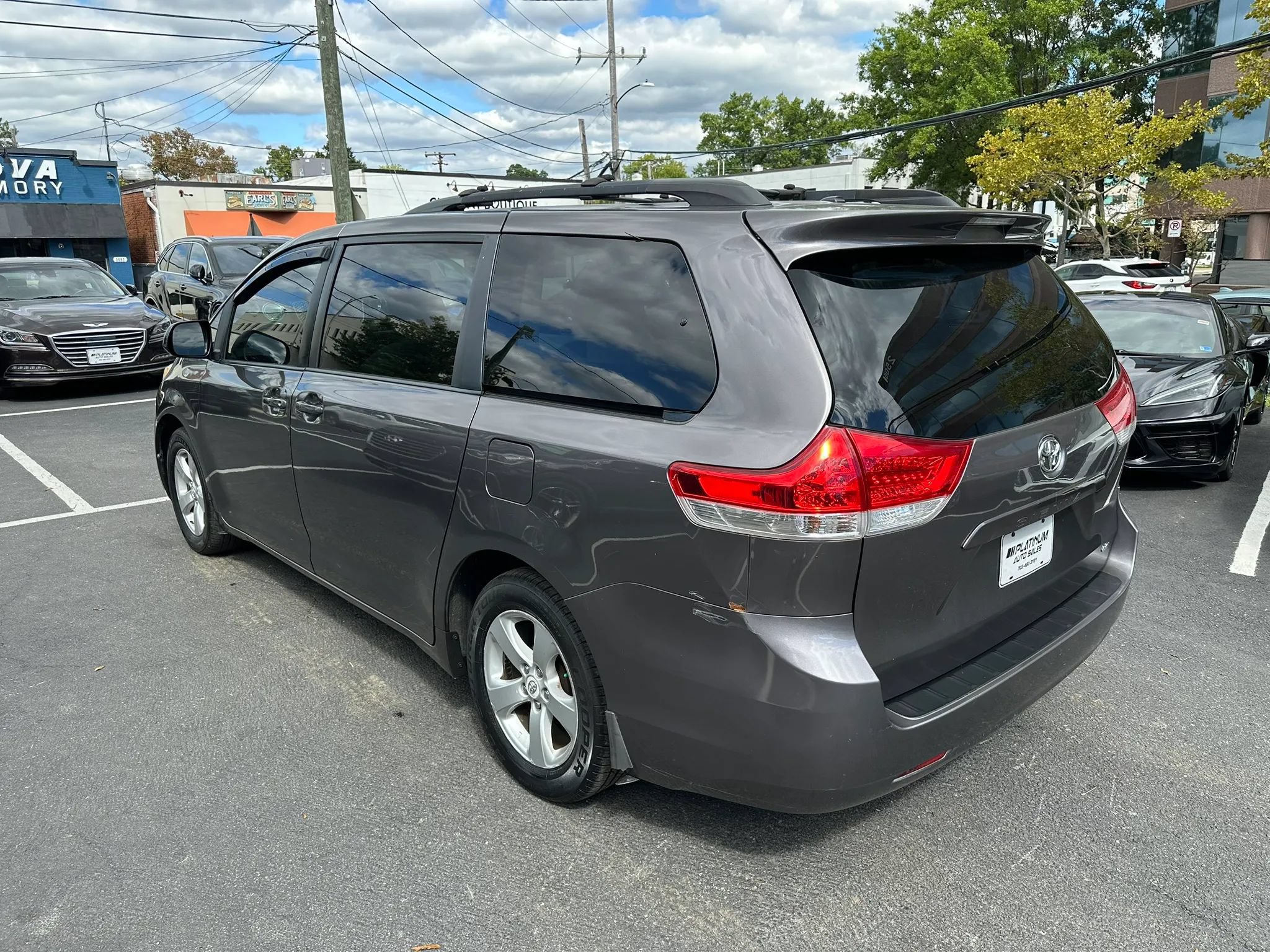 Used 2011 Toyota Sienna LE FWD image 7