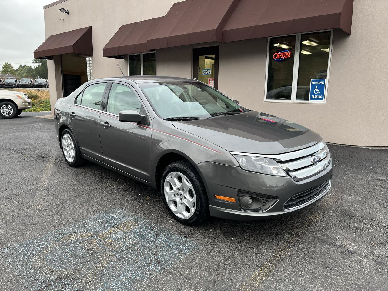 Used 2010 Ford Fusion SE FWD image 5