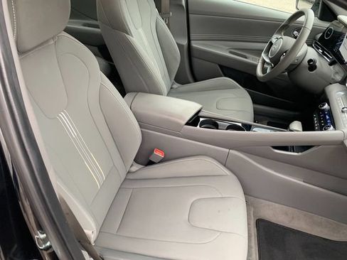 Certified 2025 Hyundai Elantra SEL w/ Cargo Package FWD image 10