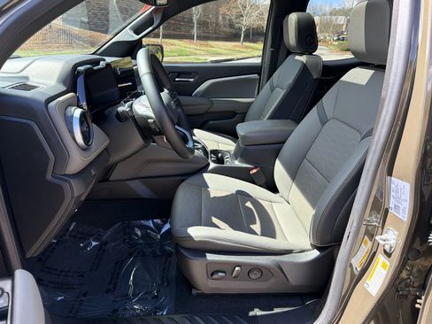 Used 2025 Chevrolet Colorado ZR2 w/ Technology Package image 9