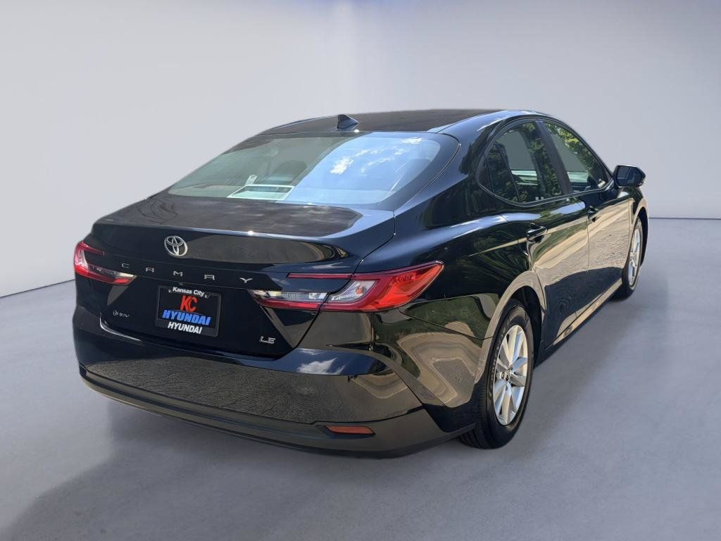 Used 2025 Toyota Camry LE FWD image 5