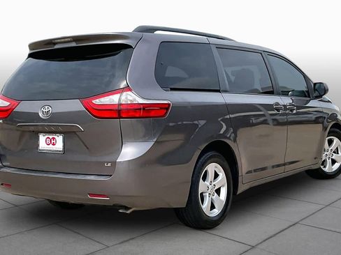 Used 2015 Toyota Sienna LE image 12