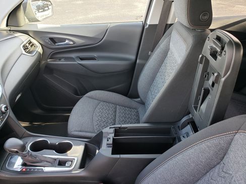 Used 2022 Chevrolet Equinox LT w/ Driver Convenience Package image 28