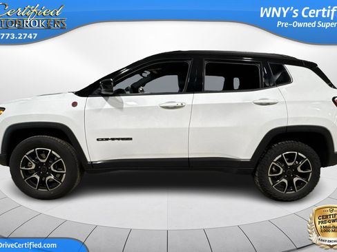 Used 2025 Jeep Compass Trailhawk w/ Trailer Tow Group image 9