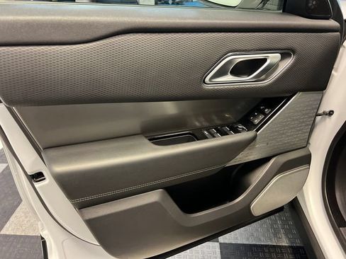 Used 2019 Land Rover Range Rover Velar S AWD/4WD image 8