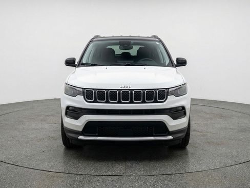 Used 2025 Jeep Compass Limited image 2