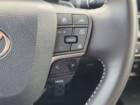 Used 2025 Toyota Camry SE image 28